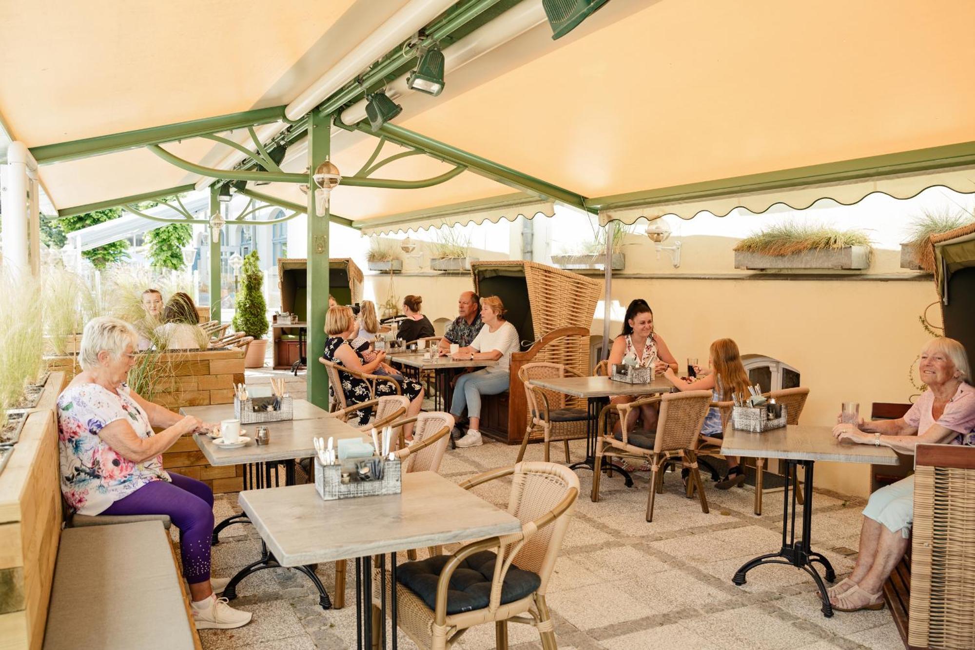 Hotel Duenenschloss Mit Private Spa Zinnowitz Εξωτερικό φωτογραφία