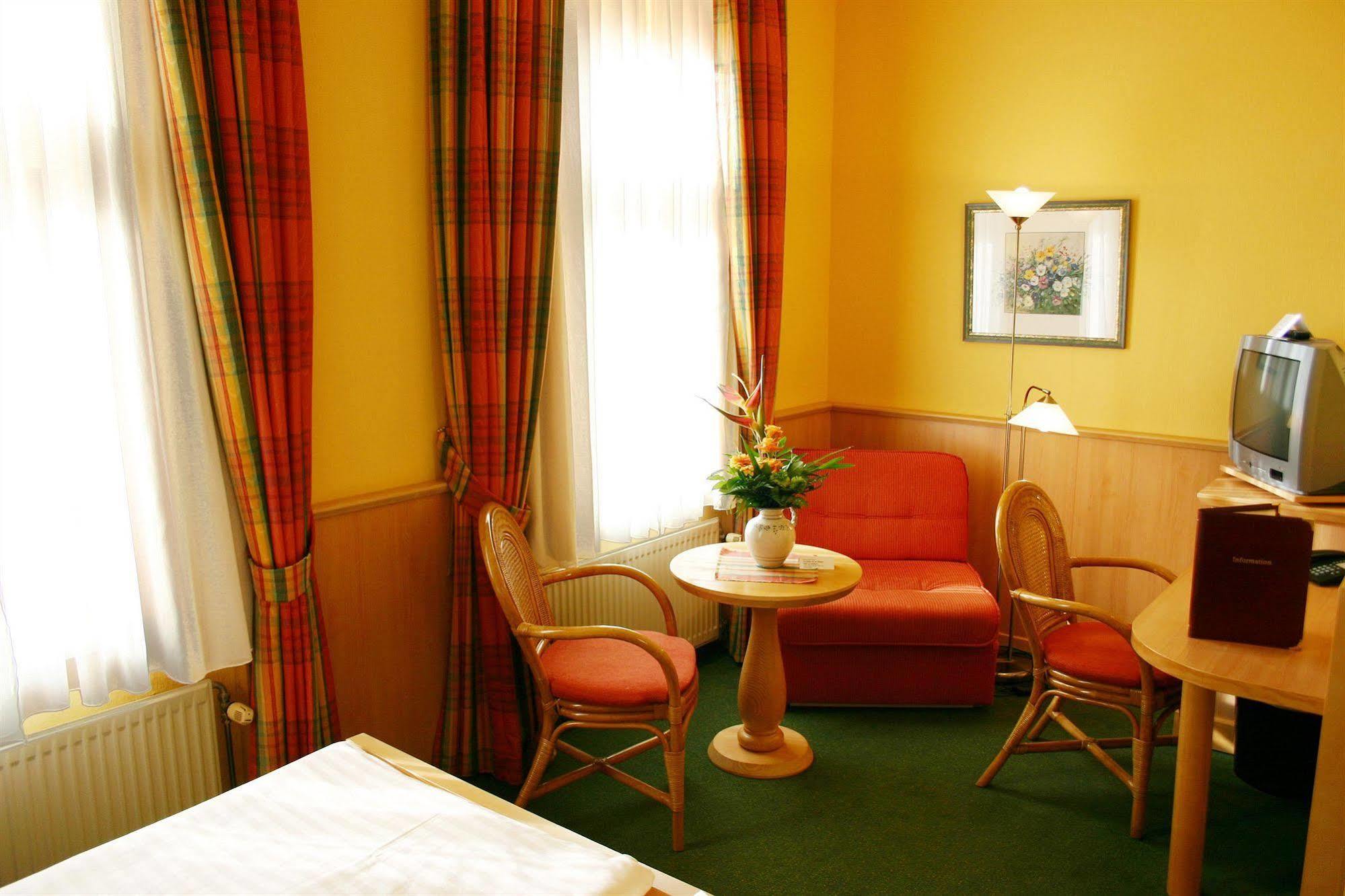 Hotel Duenenschloss Mit Private Spa Zinnowitz Εξωτερικό φωτογραφία