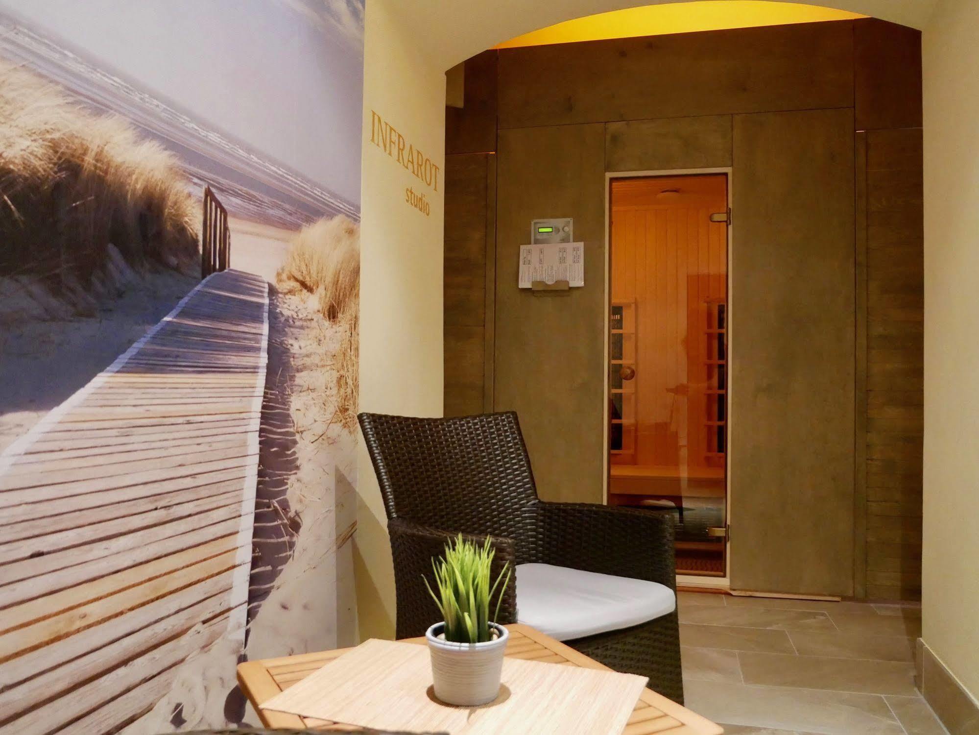 Hotel Duenenschloss Mit Private Spa Zinnowitz Εξωτερικό φωτογραφία