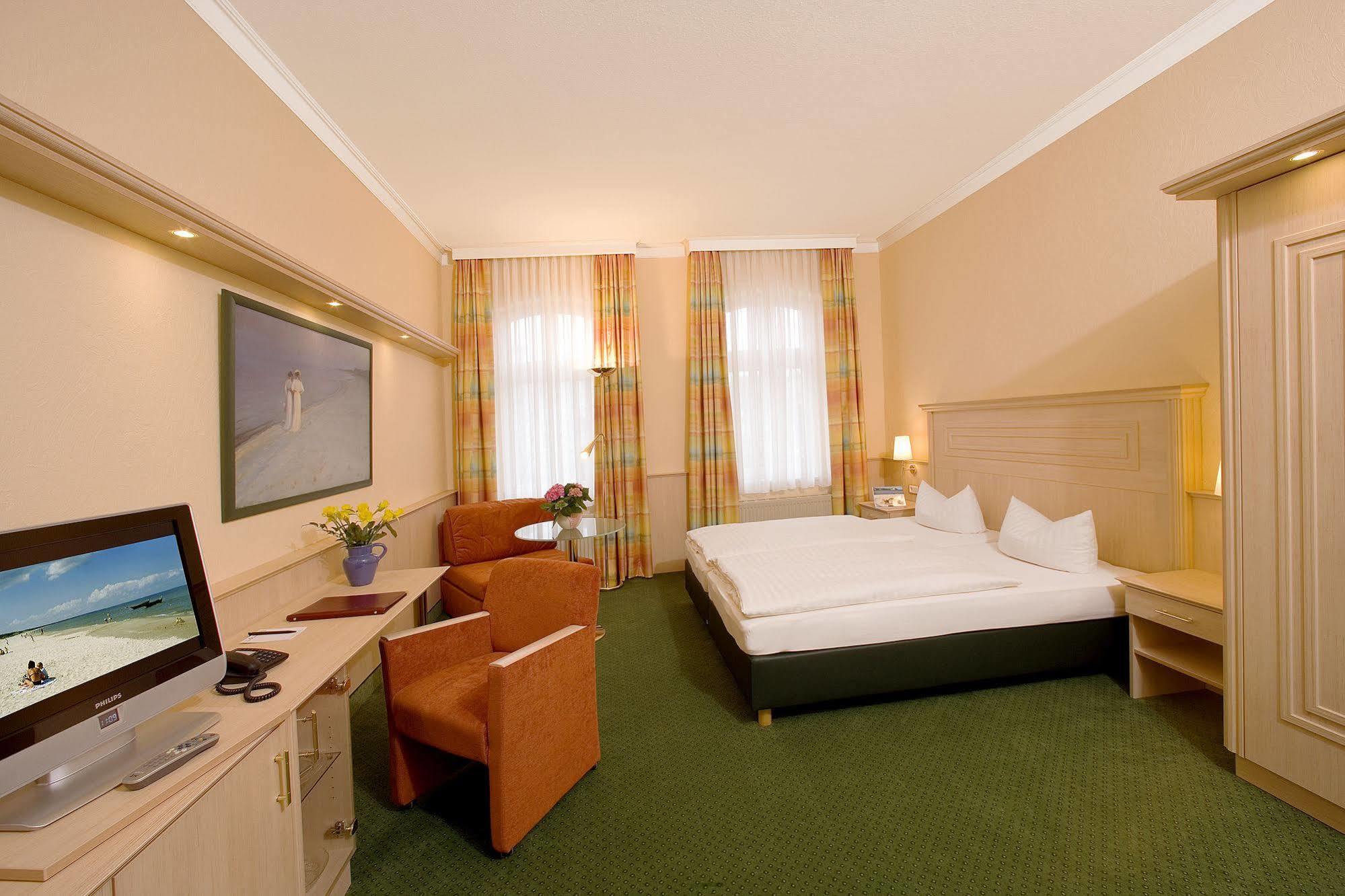 Hotel Duenenschloss Mit Private Spa Zinnowitz Εξωτερικό φωτογραφία